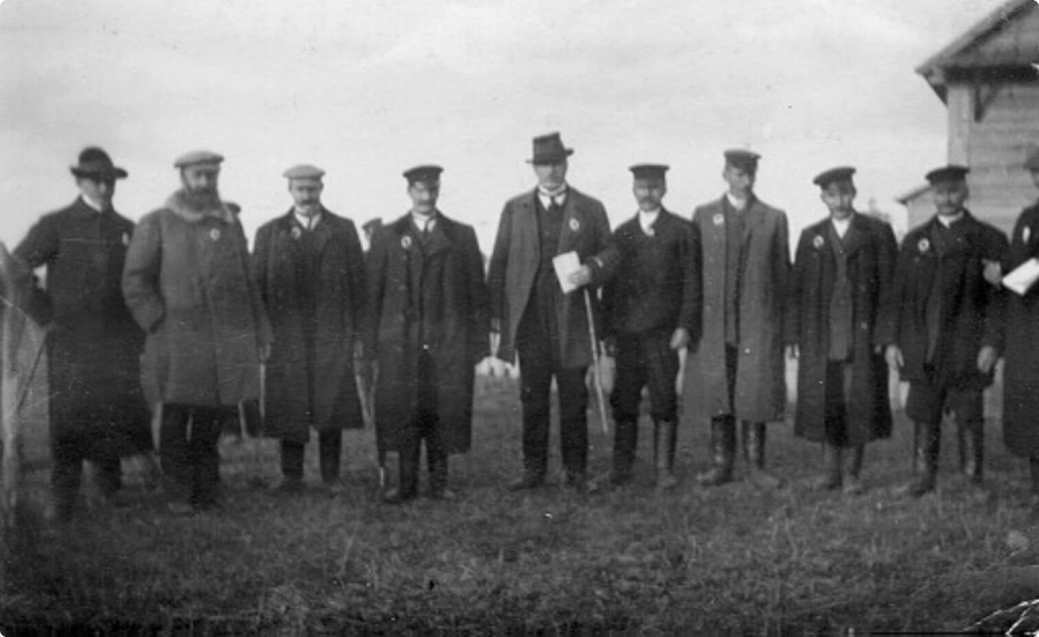 Группа счетчиков всеобщей переписи населения 1897 г. из Мологского уезда